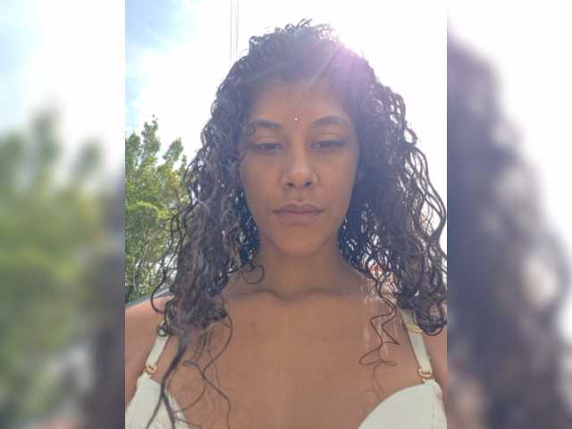 TheAlieh live cam preview