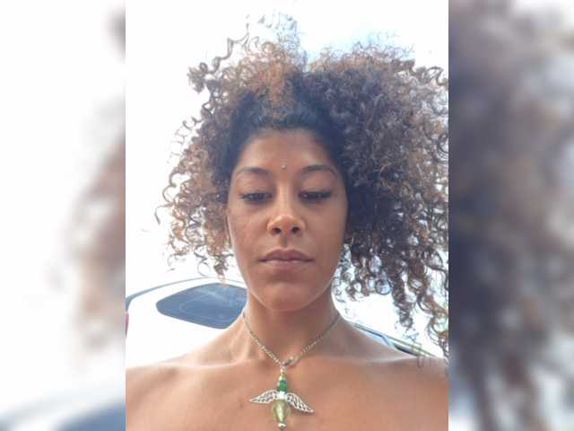 TheAlieh live cam preview