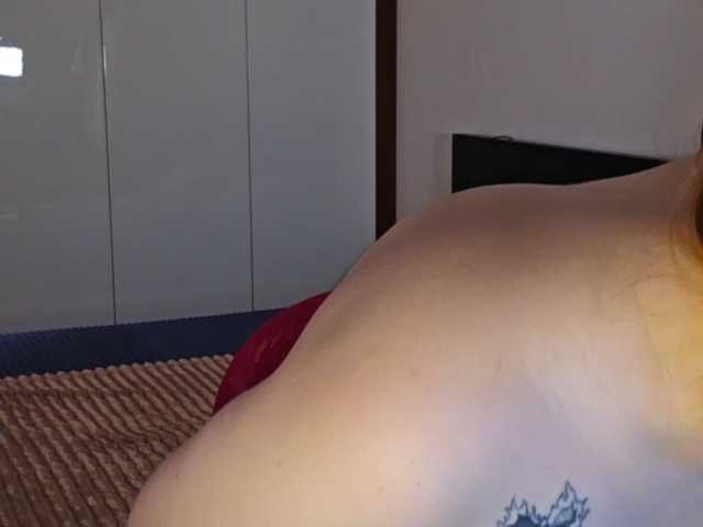 Kiki--Tiki, en directo ahora en BongaCams