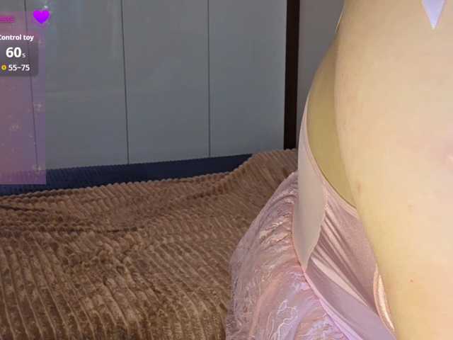 Kiki_Tiki live cam preview