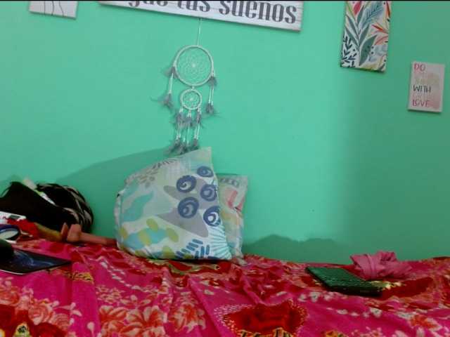 erikaskinny18, live now on BongaCams