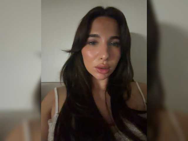 Cherrylaur1 live cam on BongaCams