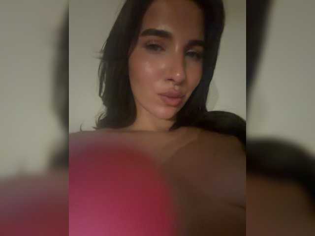 Cherrylaur1 live cam on BongaCams