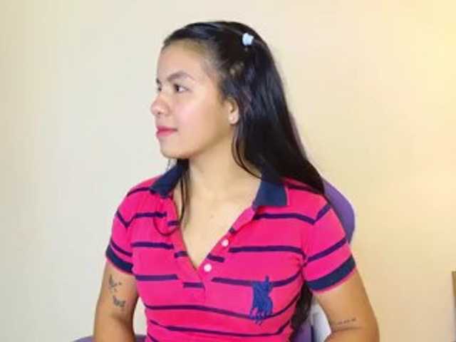 Luci15vega live cam on BongaCams