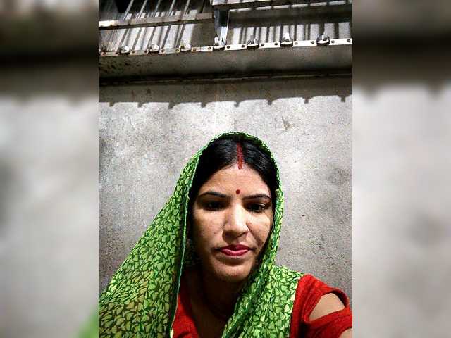Neelam2454 — live female cam