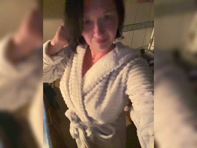 Lola-211 live cam on BongaCams