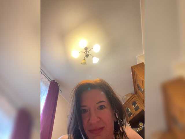 Lola-211, en directo ahora en BongaCams