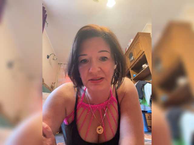 Lola-211, en directo ahora en BongaCams