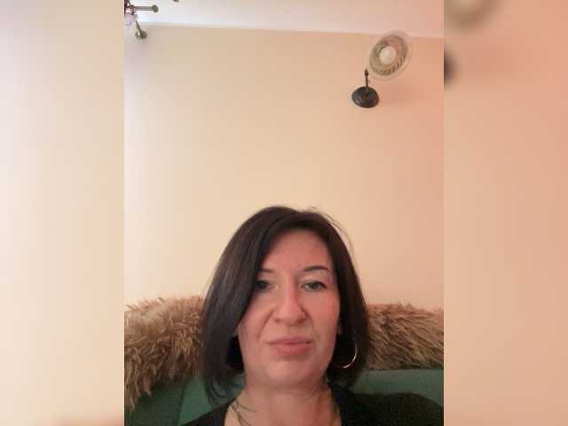 Lola-211 live cam on BongaCams
