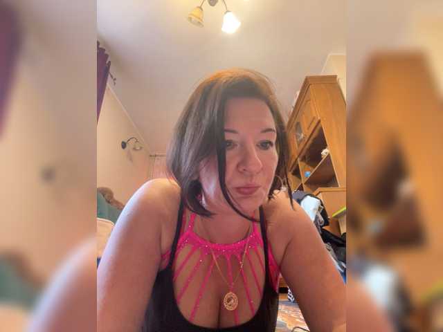 Lola-211, en directo ahora en BongaCams