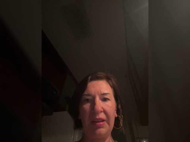 go to chat with Lola-211