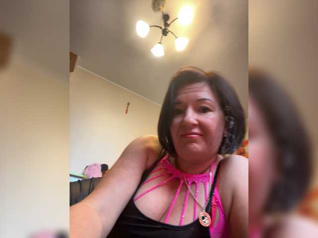 Lola-211, en directo ahora en BongaCams