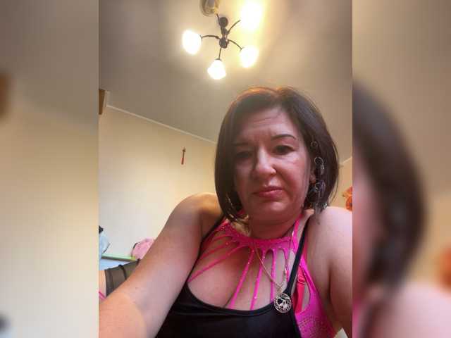Lola-211, en directo ahora en BongaCams