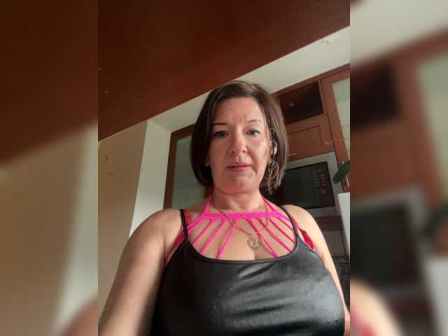 Lola-211, en directo ahora en BongaCams