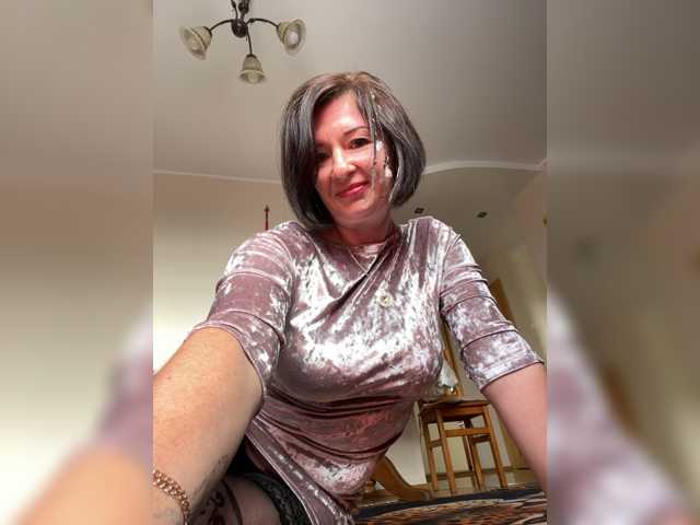 Lola-211, en directo ahora en BongaCams
