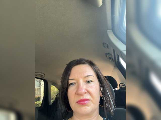 Lola-211 — live female cam
