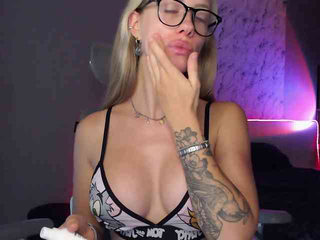 Model: hailie-icon