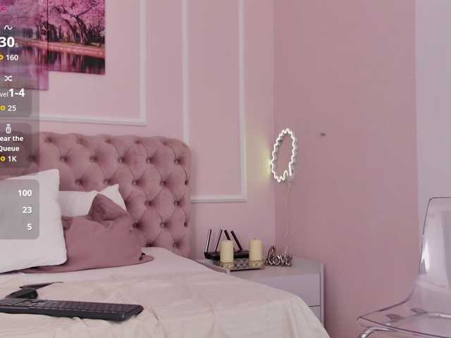 MilanaDivine live cam preview