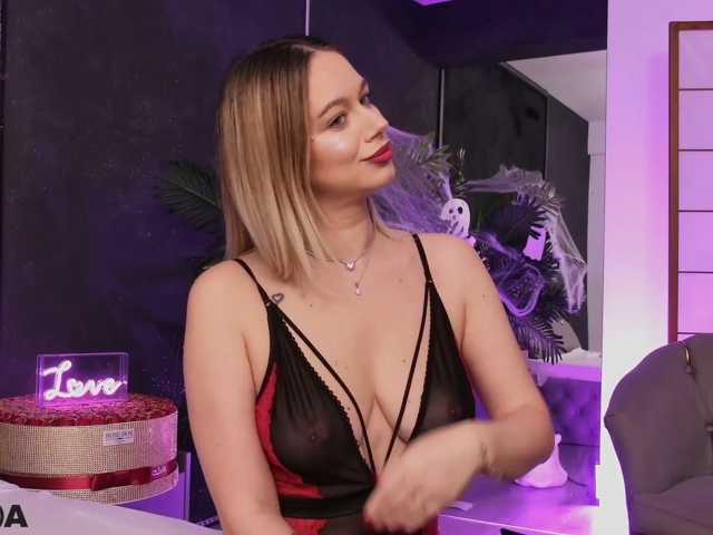 MilanaDivine live cam on BongaCams