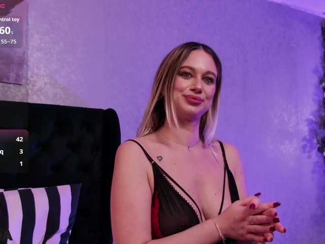 MilanaDivine live cam on BongaCams