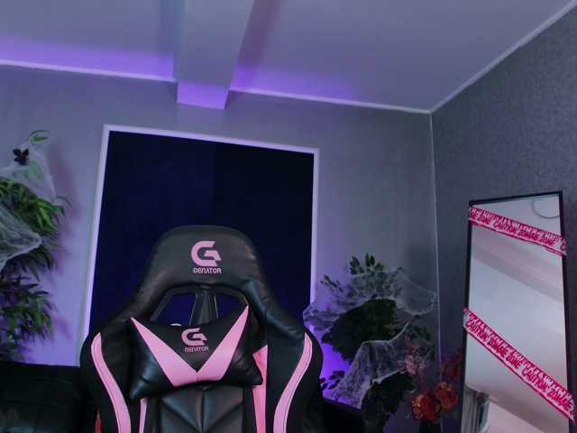 MilanaDivine live cam on BongaCams