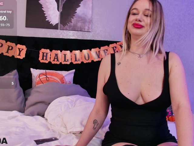 MilanaDivine live cam on BongaCams