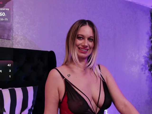 MilanaDivine live cam on BongaCams