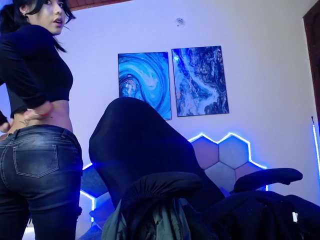 raven-dark live cam preview
