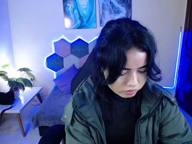raven-dark live cam preview