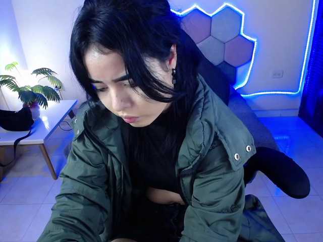 raven-dark live cam preview