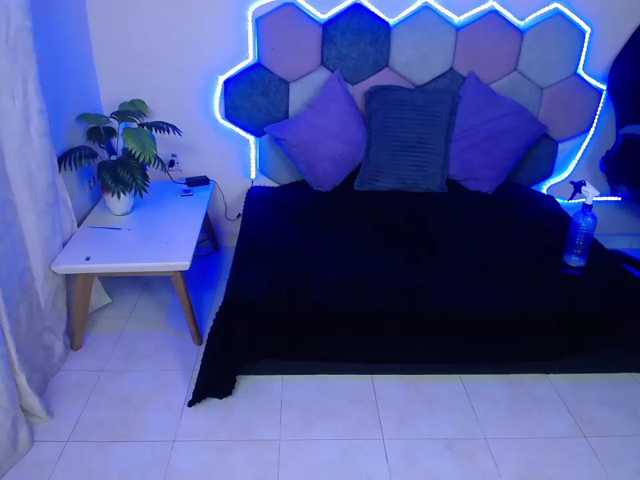 raven-dark live cam preview