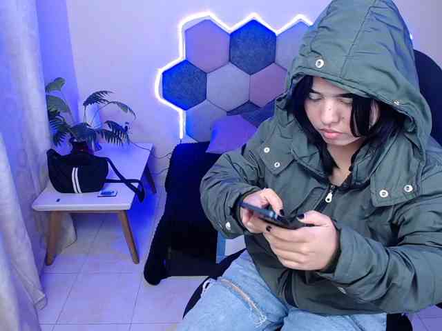 raven-dark's webcam live show