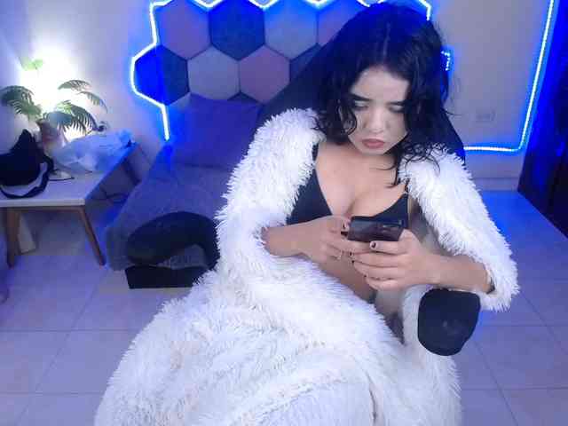 raven-dark Live Webcam on BongaCams