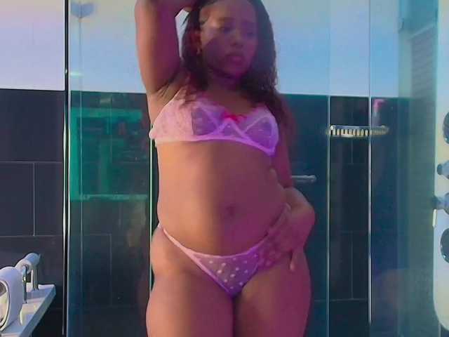 NahiaSoleil live cam on BongaCams