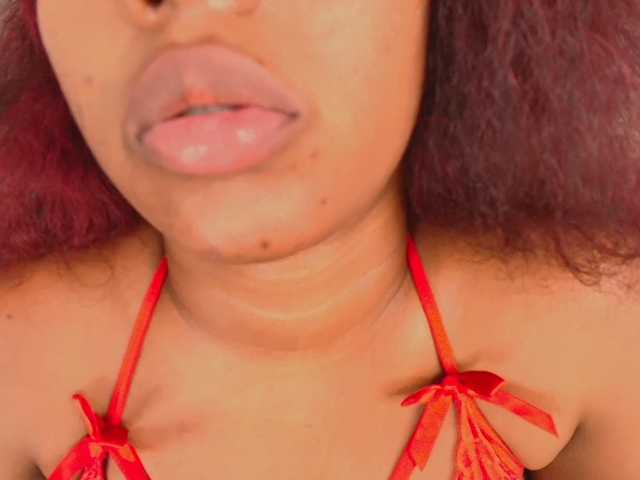 NahiaSoleil live cam on BongaCams