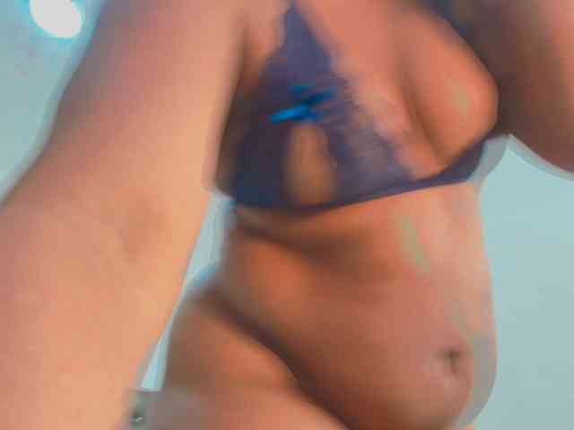 NahiaSoleil webcam
