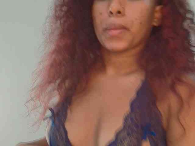 NahiaSoleil webcam
