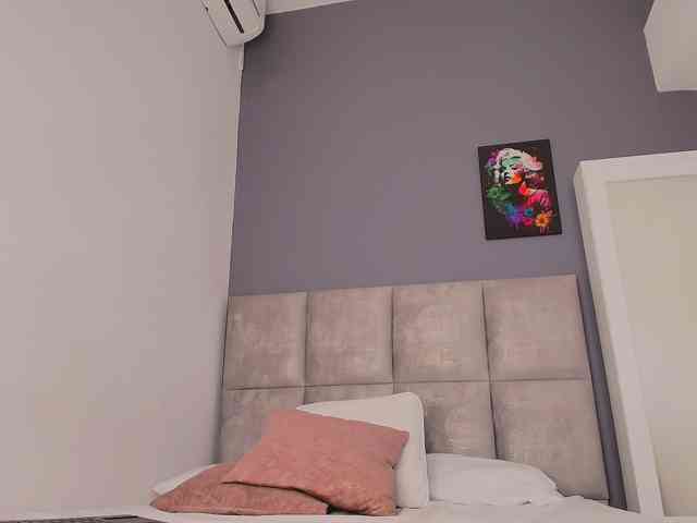 NahiaSoleil webcam