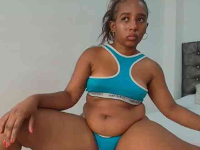 NahiaSoleil webcam