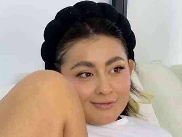 ElinaHon webcam
