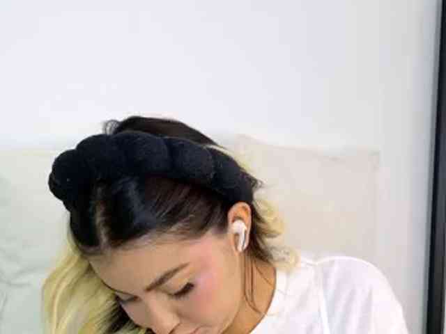 ElinaHon webcam
