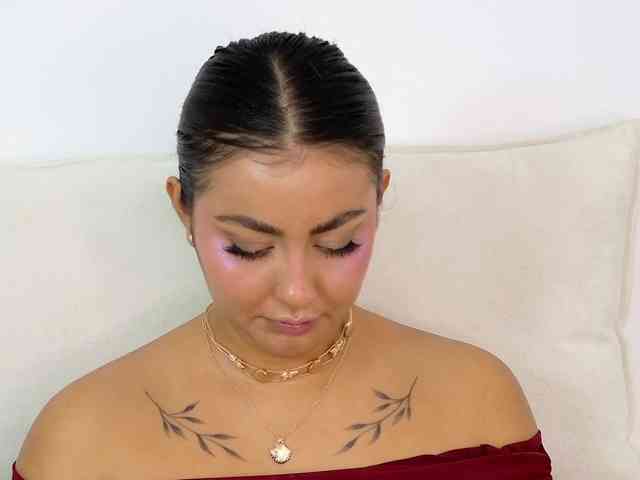ElinaHon webcam