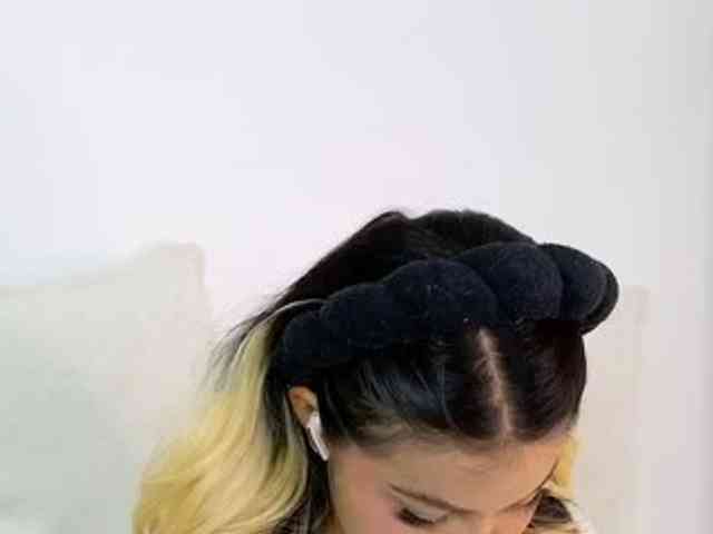 ElinaHon webcam
