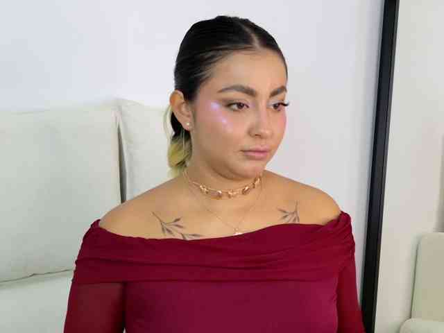 ElinaHon webcam
