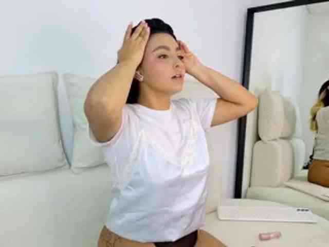 ElinaHon webcam