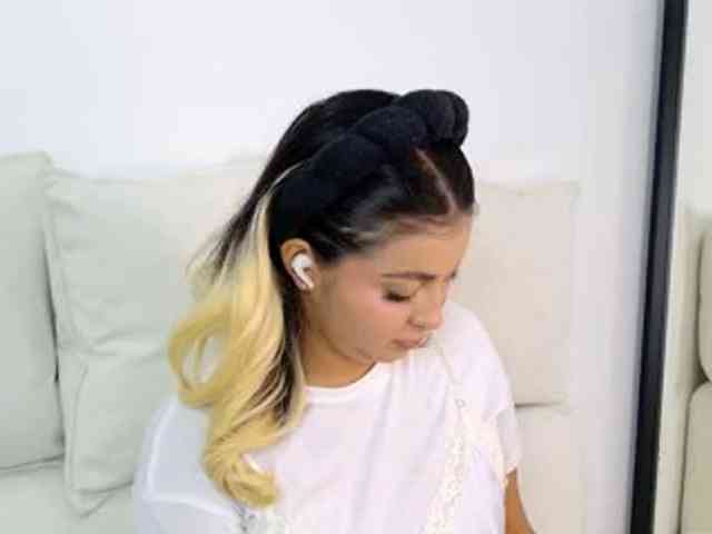 ElinaHon webcam