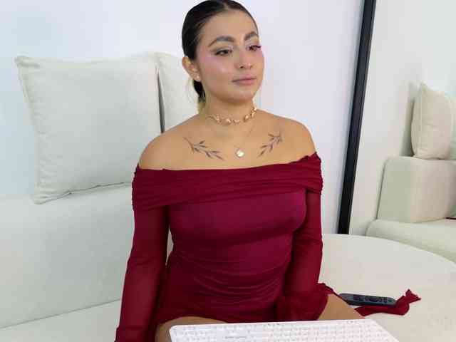 ElinaHon webcam