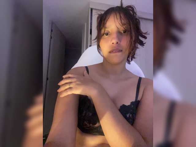 Alisson-Grey live cam on BongaCams