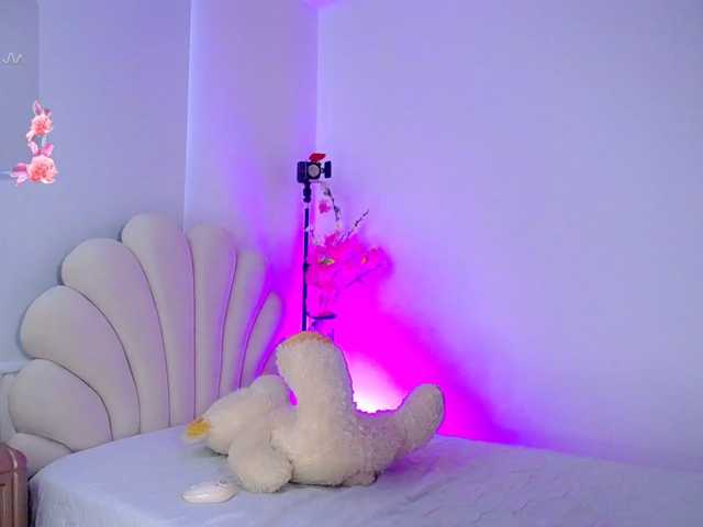 Alisson-Grey live cam on BongaCams