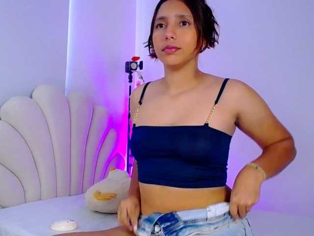 Alisson-Grey live cam on BongaCams